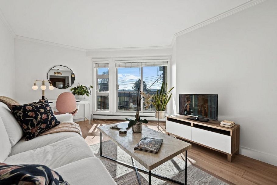 207 235 W 4th Street North Vancouver, BC - 4