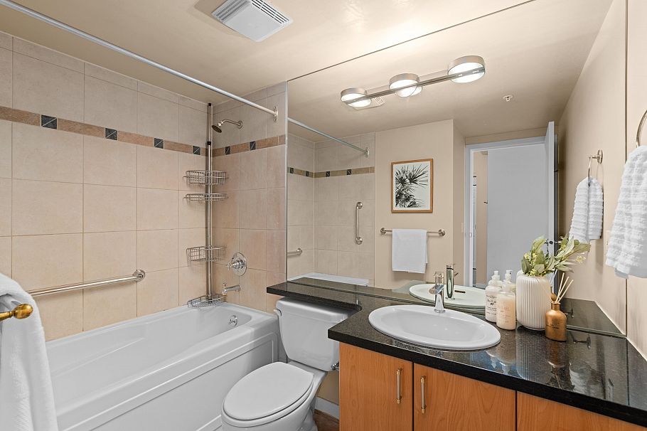 1703 1077 Marinaside Crescent Vancouver, BC - 23