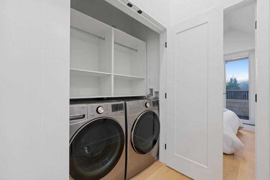 1 1166 E 11th Avenue Vancouver, BC - 36