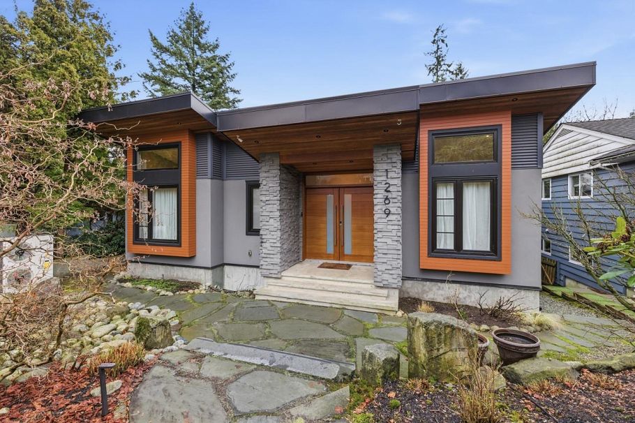 1269 Cloverley Street North Vancouver, BC - 1