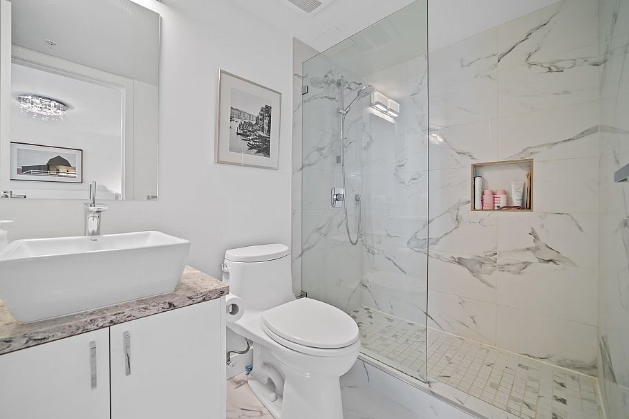 1238 Richards Street Vancouver, BC - 30