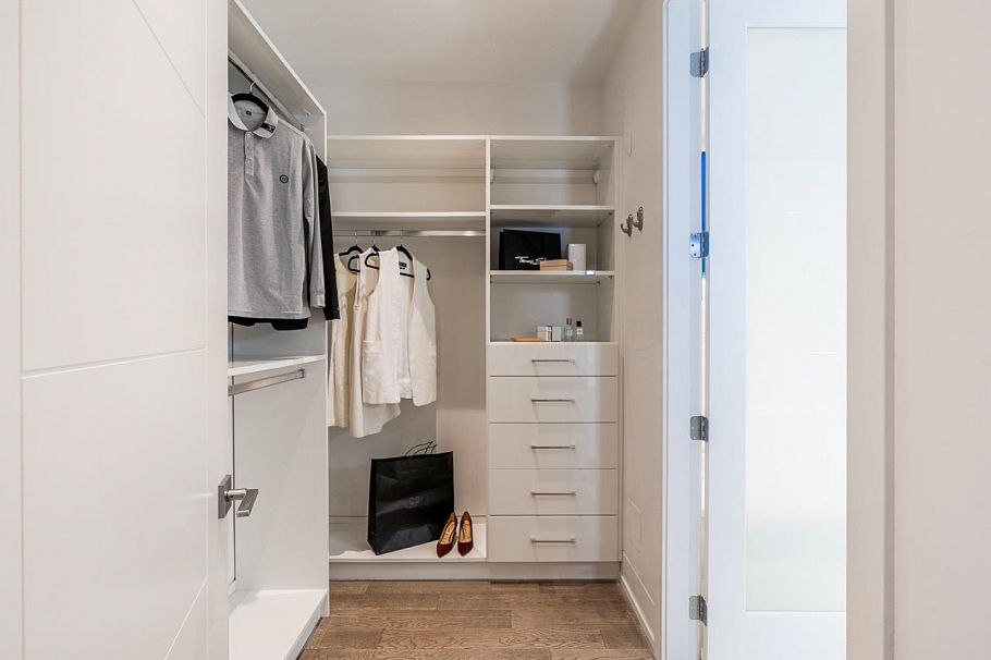 4691 W 9th Avenue Vancouver, BC - 20