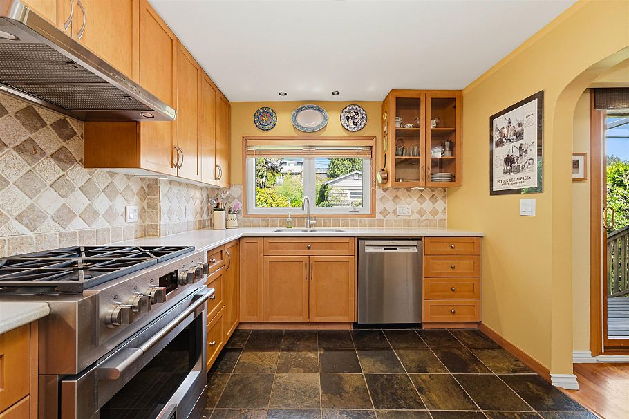 818 E 6th Street North Vancouver, BC - 9