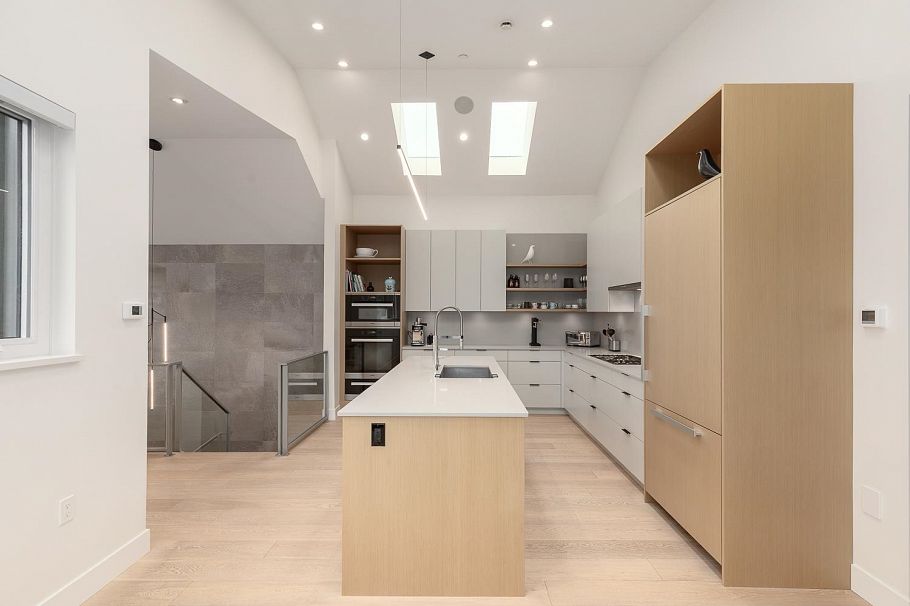 2732 Wall Street Vancouver, BC - 10