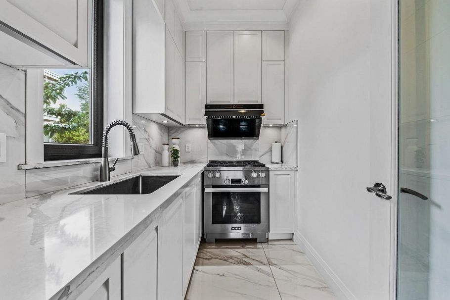 2867 W 44th Avenue Vancouver, BC - 15