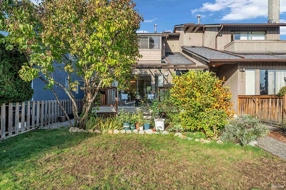 252 E 21st Street North Vancouver, BC - 38