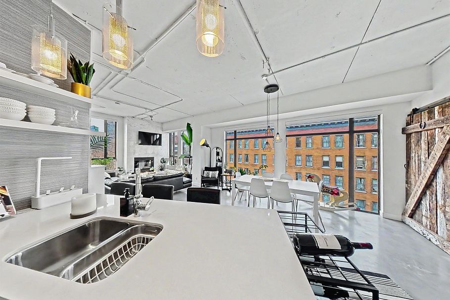 501 28 Powell Street Vancouver, BC - 15