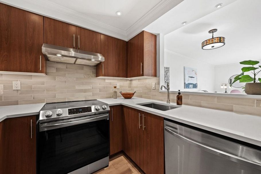 207 235 W 4th Street North Vancouver, BC - 15