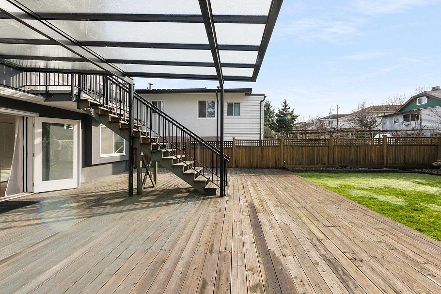 3136 E 47th Avenue Vancouver, BC - 32