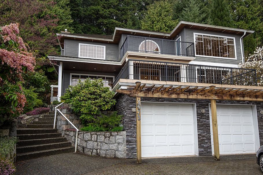 3973 Braemar Place North Vancouver, BC - 2