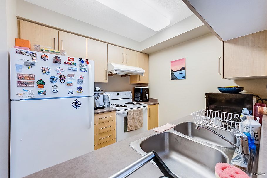 301 5380 Oben Street Vancouver, BC - 5