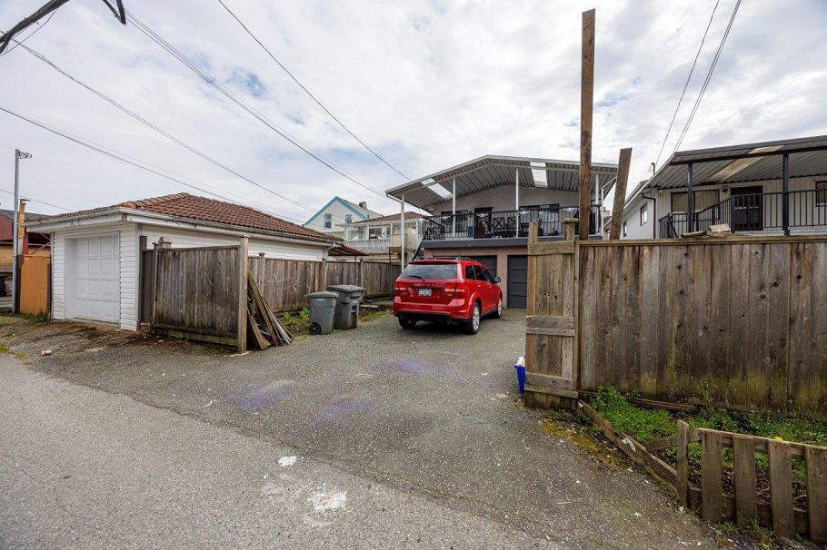 431 E 18th Avenue Vancouver, BC - 36