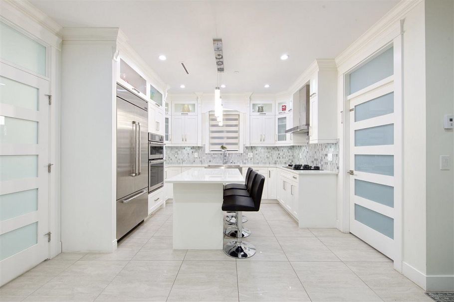 5886 Sherbrooke Street Vancouver, BC - 5