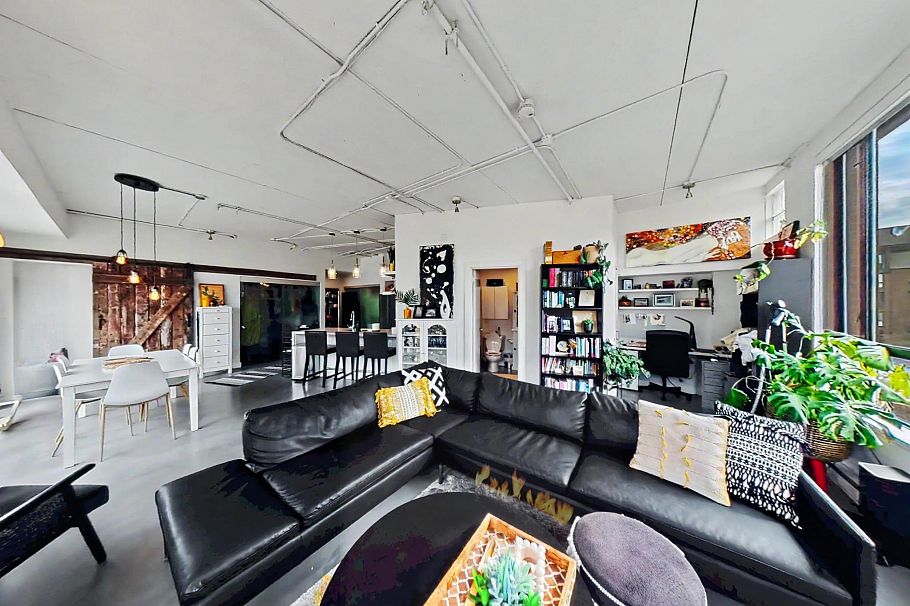 501 28 Powell Street Vancouver, BC - 2