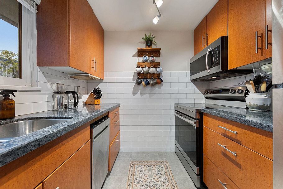 15 877 W 7th Avenue Vancouver, BC - 15