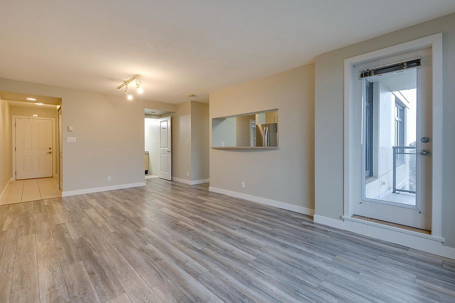 1202 3660 Vanness Avenue Vancouver, BC - 2