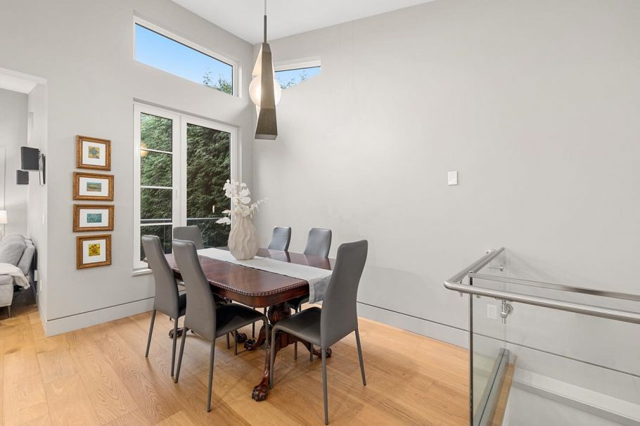 1269 Cloverley Street North Vancouver, BC - 12