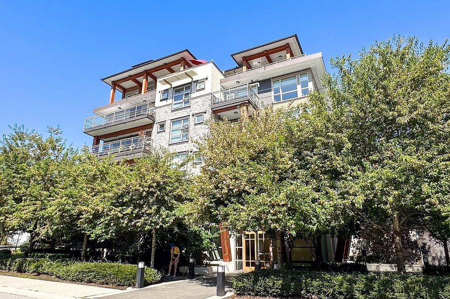 506 3602 Aldercrest Drive North Vancouver, BC - 1