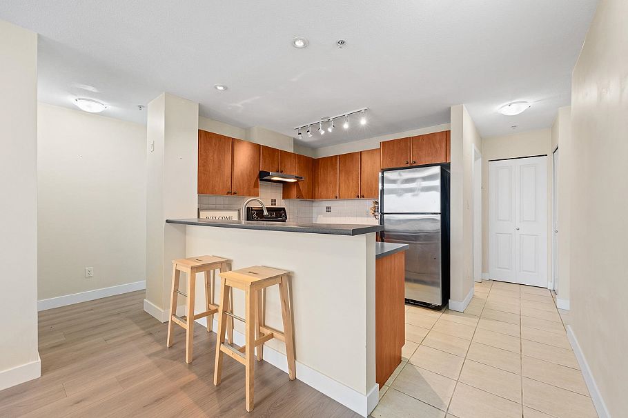 417 7089 Mont Royal Square Vancouver, BC - 15