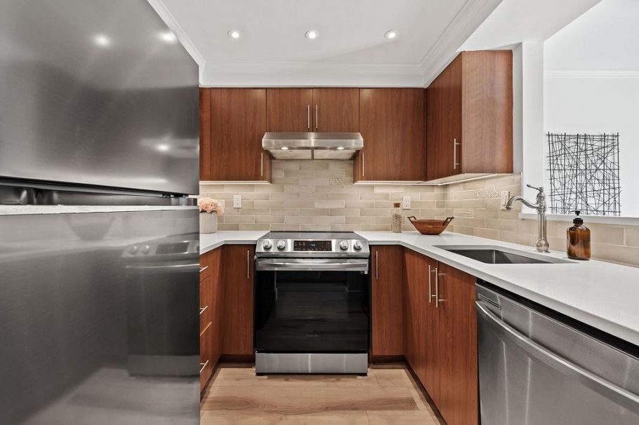 207 235 W 4th Street North Vancouver, BC - 16