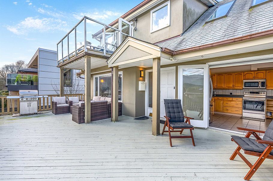 351 Beachview Drive North Vancouver, BC - 18