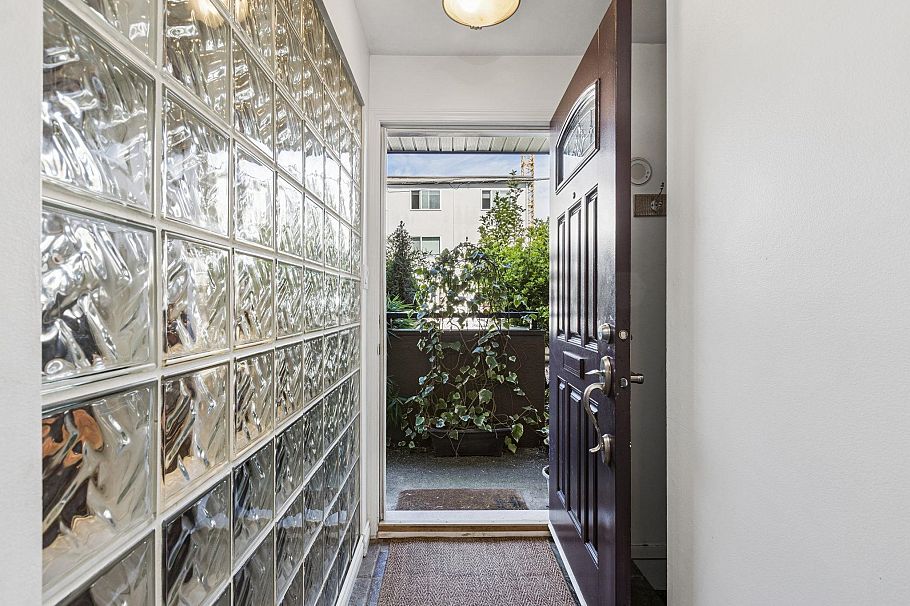 152A W 18th Street North Vancouver, BC - 26