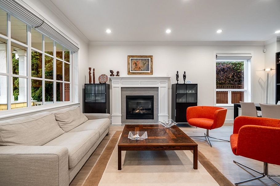 359 E 13th Street North Vancouver, BC - 5