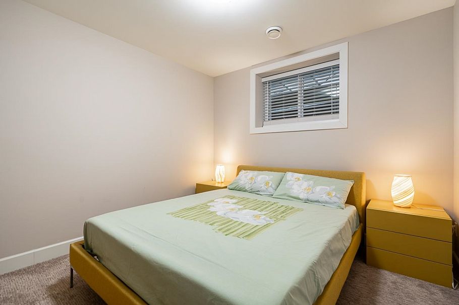 359 E 13th Street North Vancouver, BC - 27