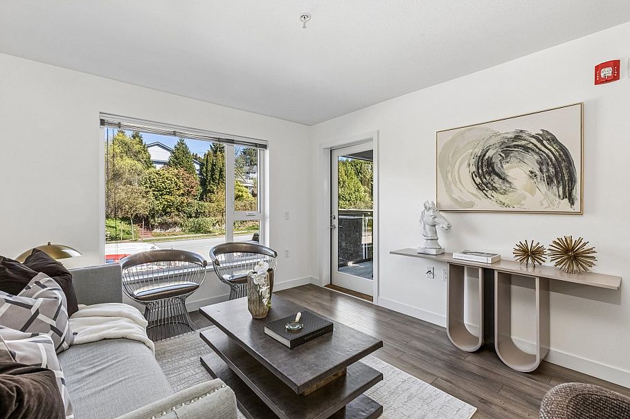 211 221 E 3rd Street North Vancouver, BC - 11