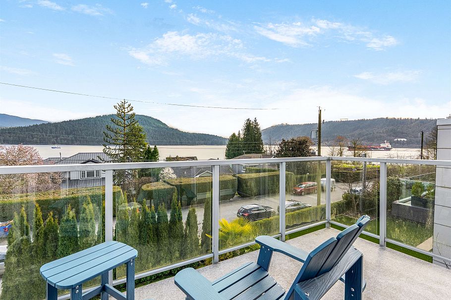 351 Beachview Drive North Vancouver, BC - 25