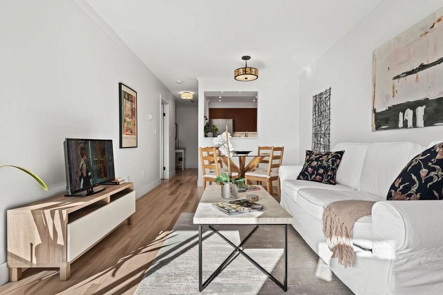 207 235 W 4th Street North Vancouver, BC - 5