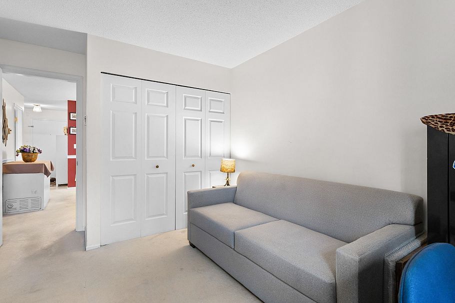 301 106 W Kings Road North Vancouver, BC - 21