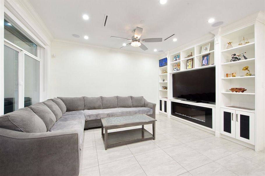 5886 Sherbrooke Street Vancouver, BC - 2