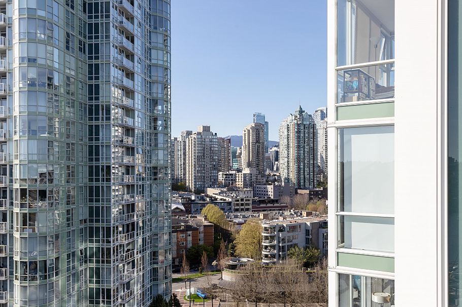 1703 1077 Marinaside Crescent Vancouver, BC - 15