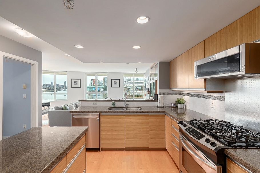 605 120 Milross Avenue Vancouver, BC - 11