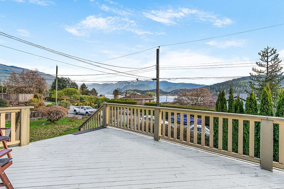 351 Beachview Drive North Vancouver, BC - 19