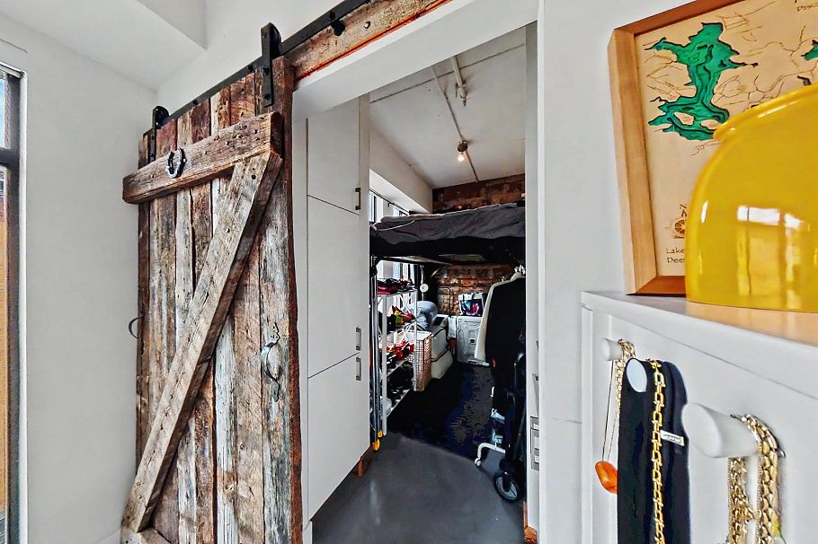 501 28 Powell Street Vancouver, BC - 16