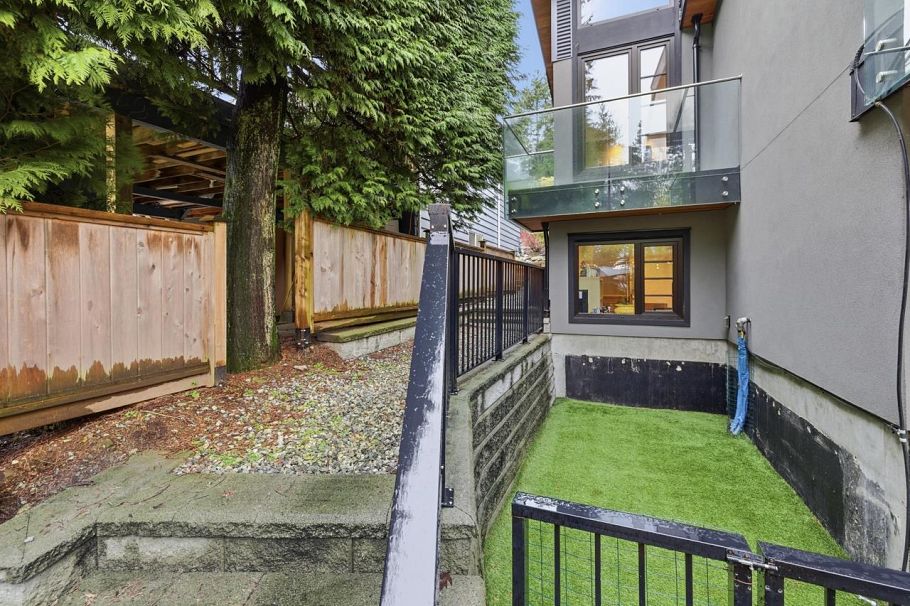 1269 Cloverley Street North Vancouver, BC - 35