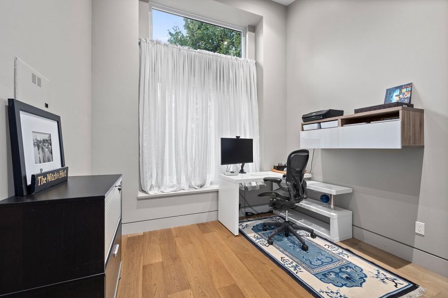 1269 Cloverley Street North Vancouver, BC - 23