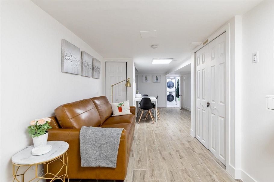 4318 W 11th Avenue Vancouver, BC - 29