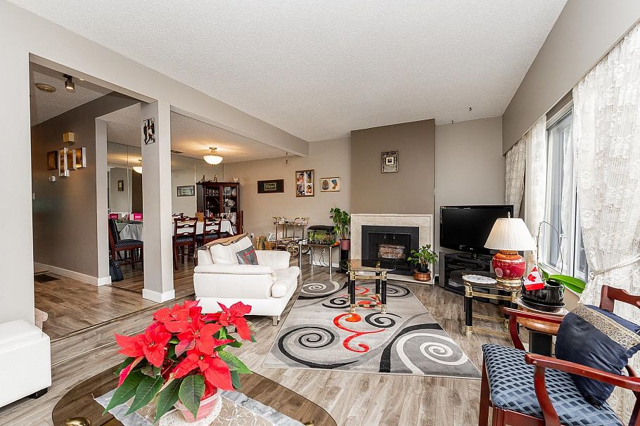 1976 Purcell Way North Vancouver, BC - 3