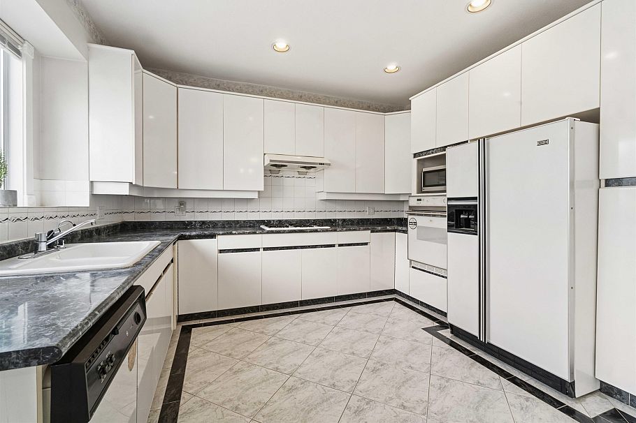 1769 E 49th Avenue Vancouver, BC - 10