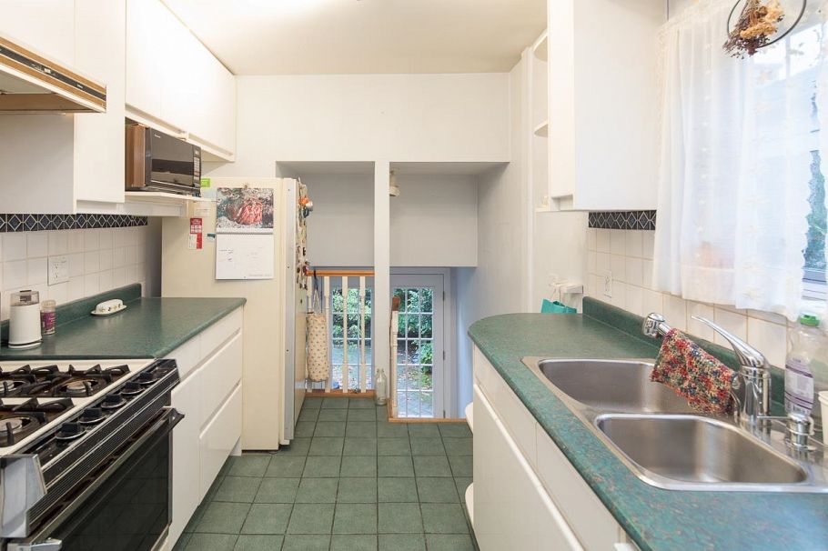 2305 W 3rd Avenue Vancouver, BC - 9