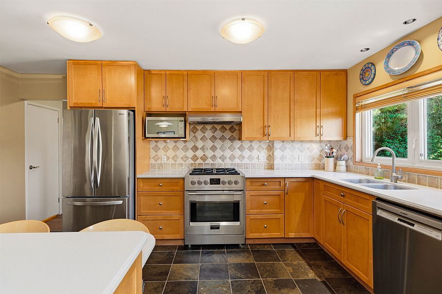 818 E 6th Street North Vancouver, BC - 8