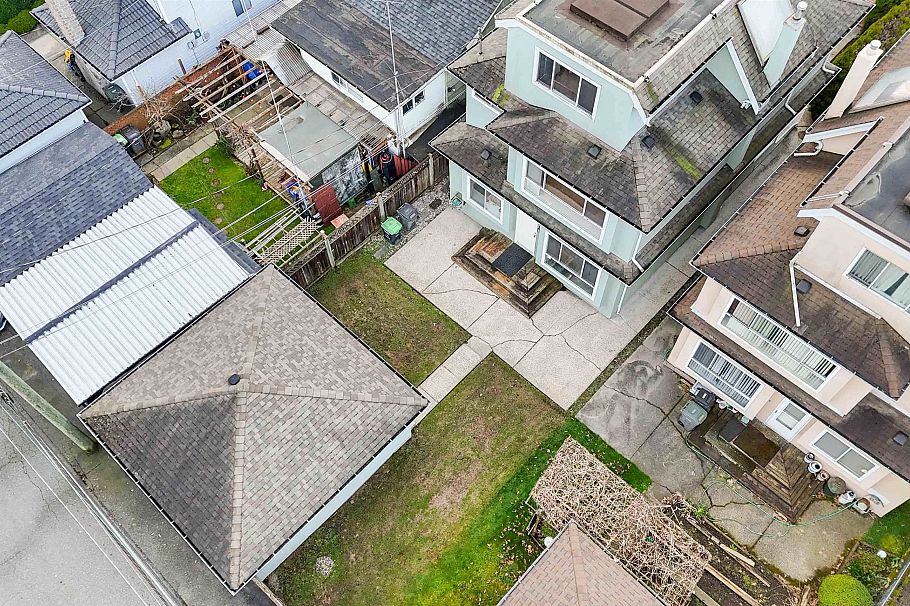 1769 E 49th Avenue Vancouver, BC - 28