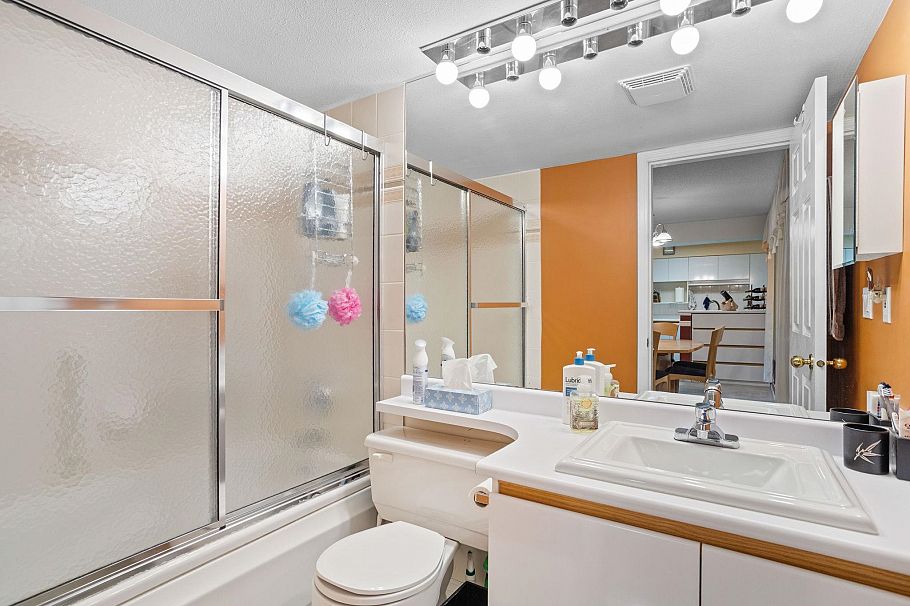 301 106 W Kings Road North Vancouver, BC - 23