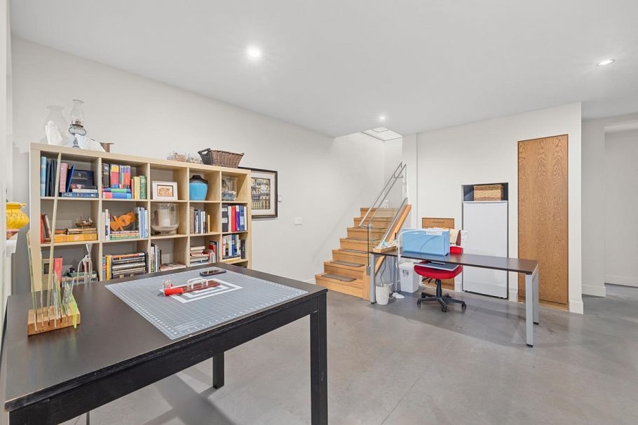 1269 Cloverley Street North Vancouver, BC - 28