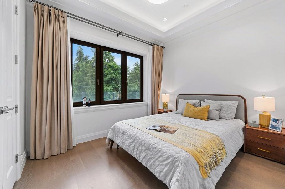 2867 W 44th Avenue Vancouver, BC - 22