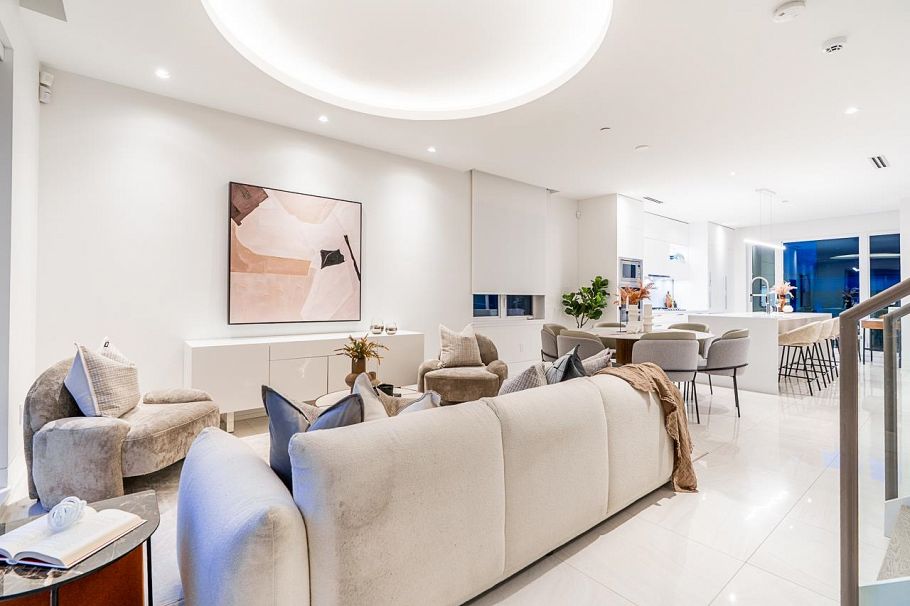 4691 W 9th Avenue Vancouver, BC - 4