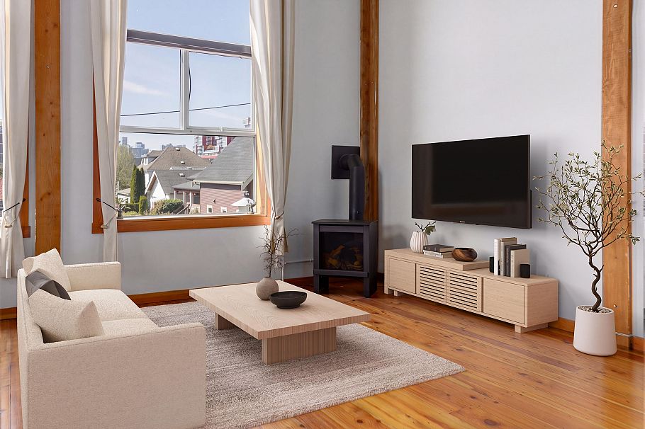 211 1220 E Pender Street Vancouver, BC - 4